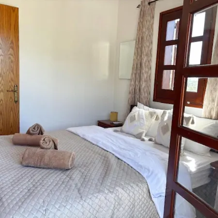 וילה St Visianos Stone House *