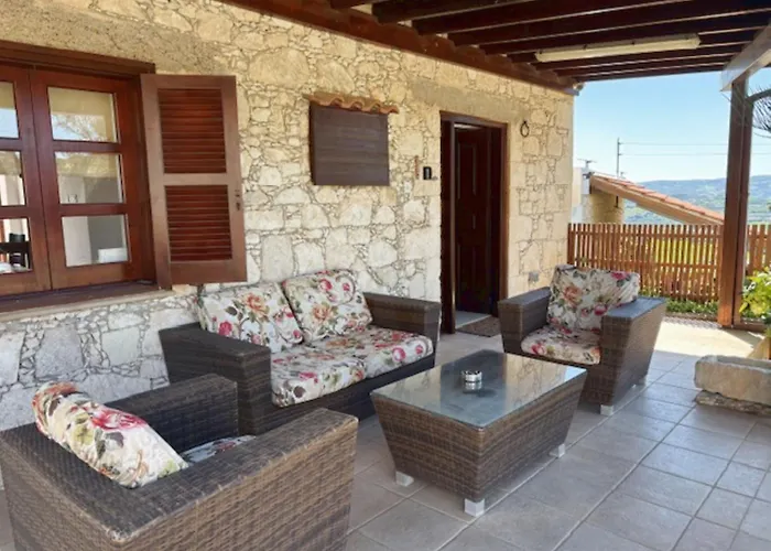 וילה St Visianos Stone House Philousa